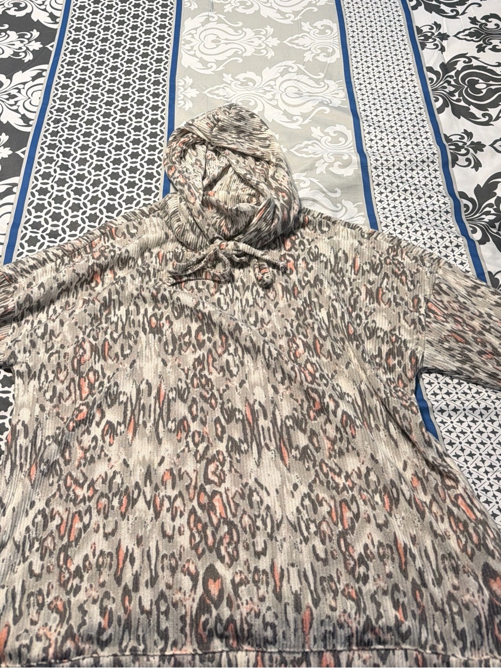 Women’s Hooded Knit Sweater in Beige Animal Print